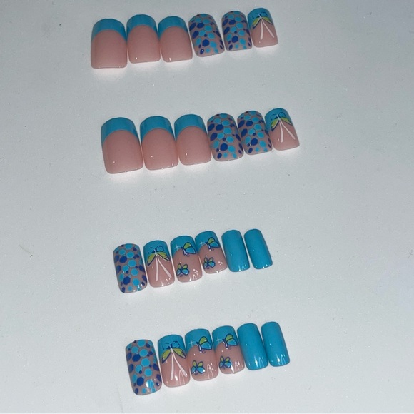 🎃 24 Press-On Nails ~ Blue Butterflies ~ - Picture 2 of 4